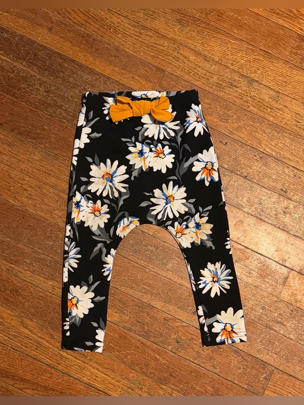 SHEIN Black Floral Leggings with Mustard Bow  - Size: 18-24M